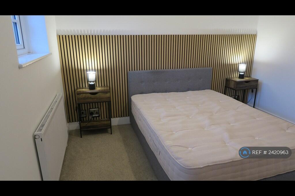Large Ensuite Room