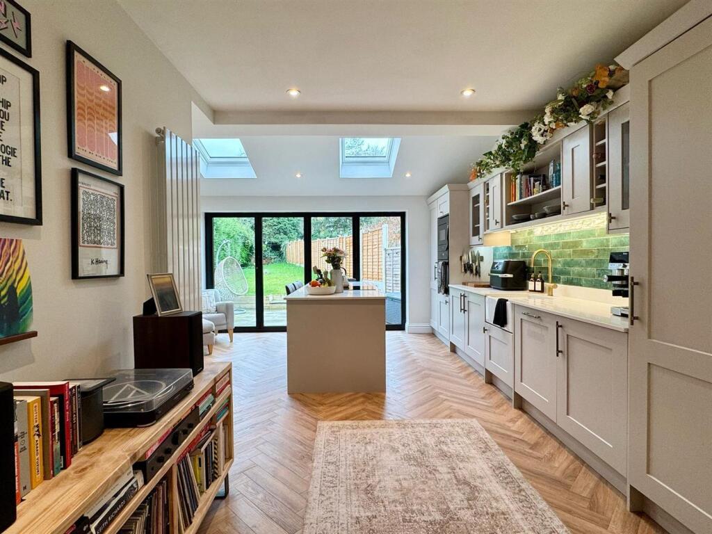 Kitchen (2).jpg