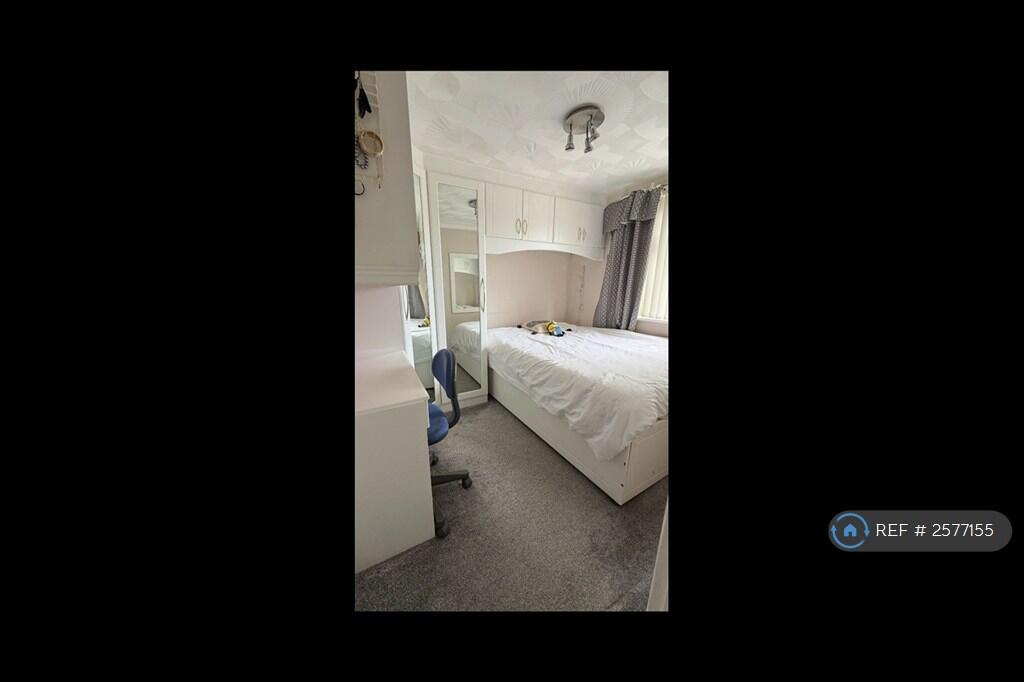 Room 2: Double Bedroom