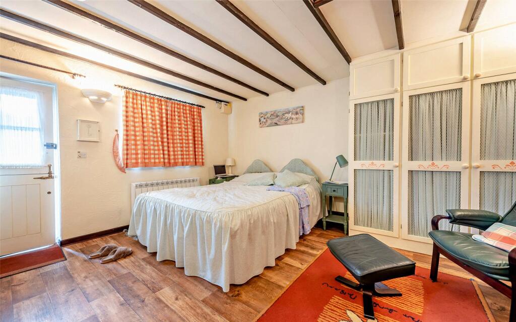 Studio Apartment