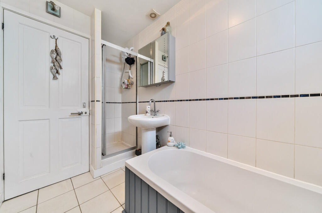 1329075-19-6889fb...