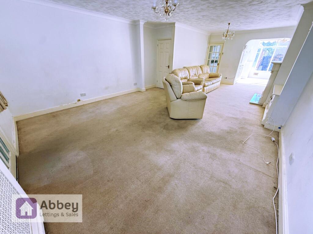 Lounge/Dining Area