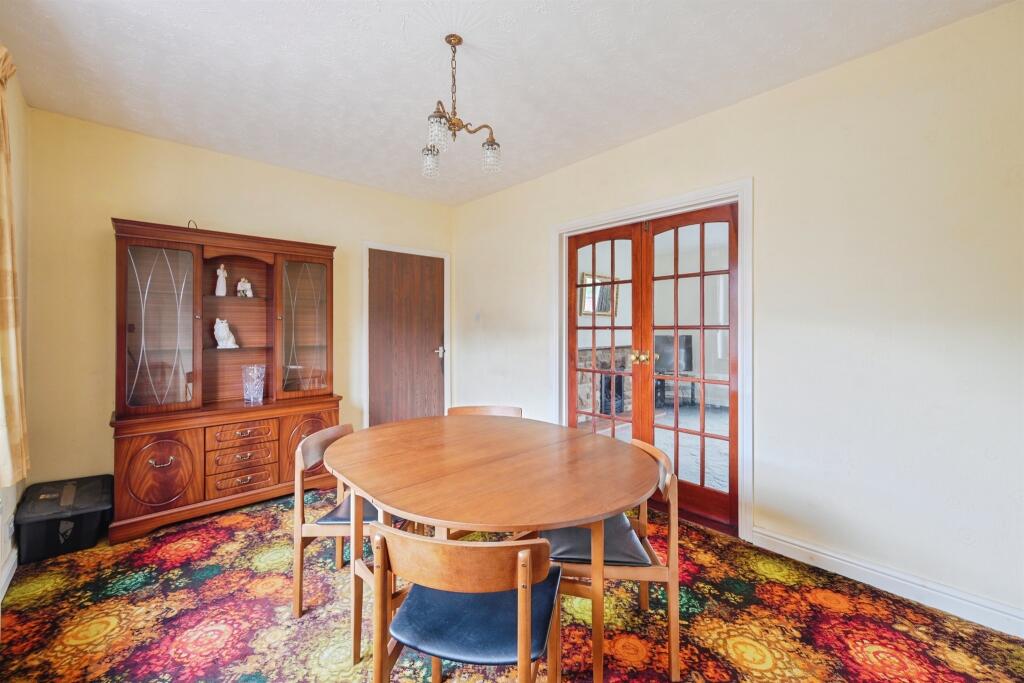 Dining Room: