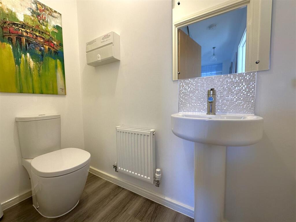 Ground Floor W.C 940