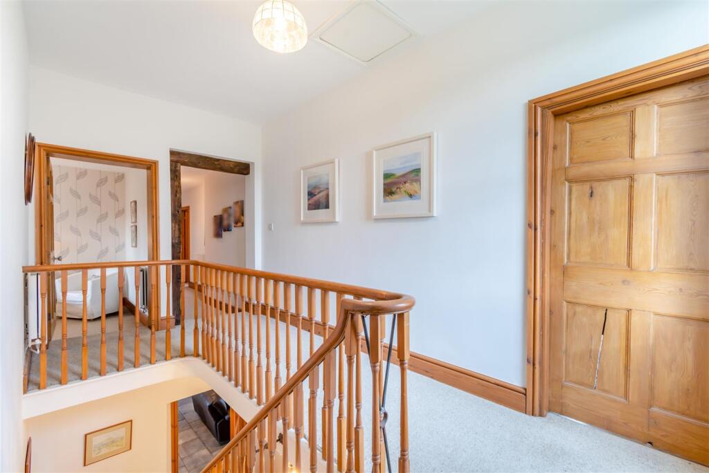 8548843-interior15.jpg