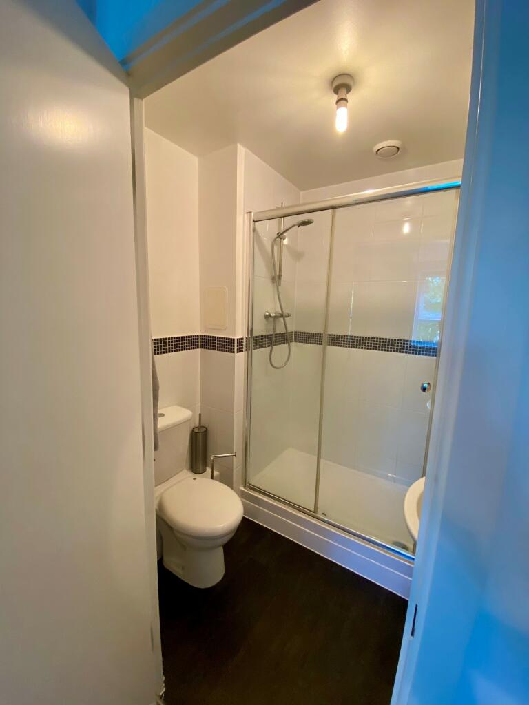 En-suite to main bedroom