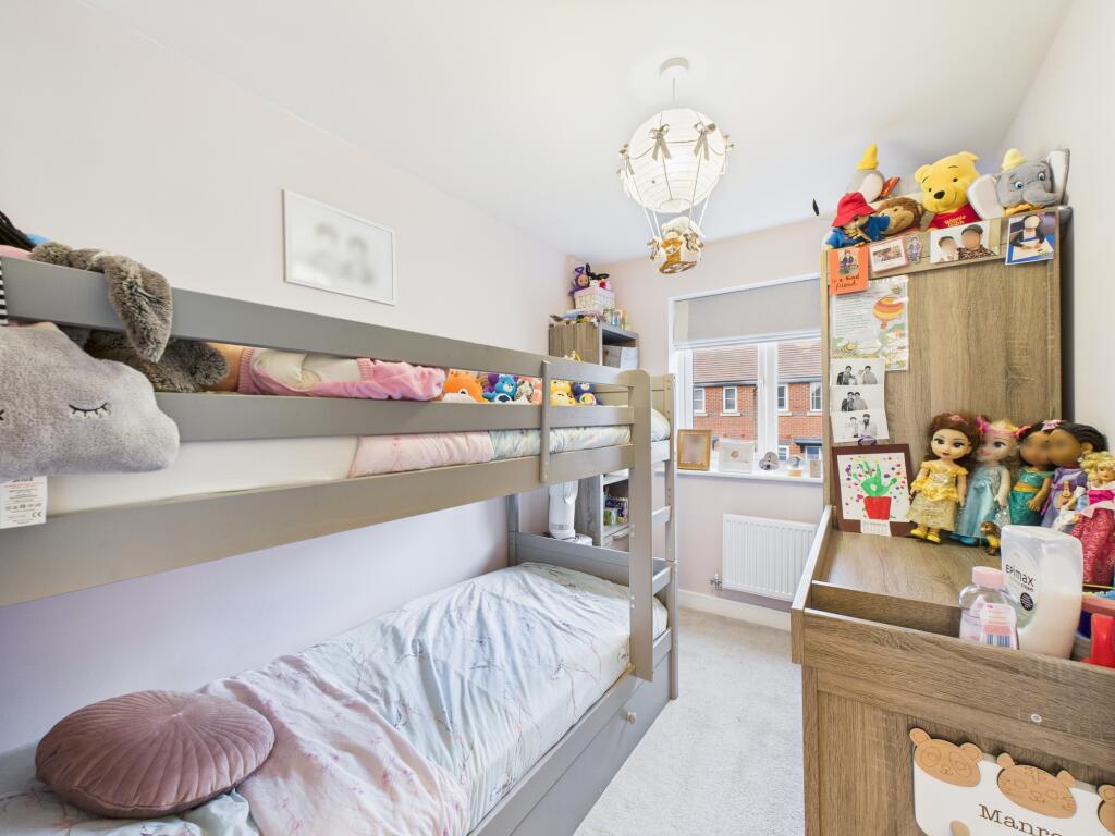 CAM04825G0-PR0221-STILL007