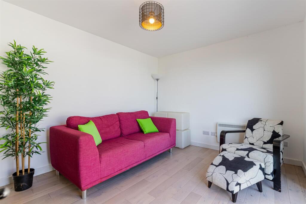 A14 - Bascombe Road, Brixham, Eastleigh House - 25