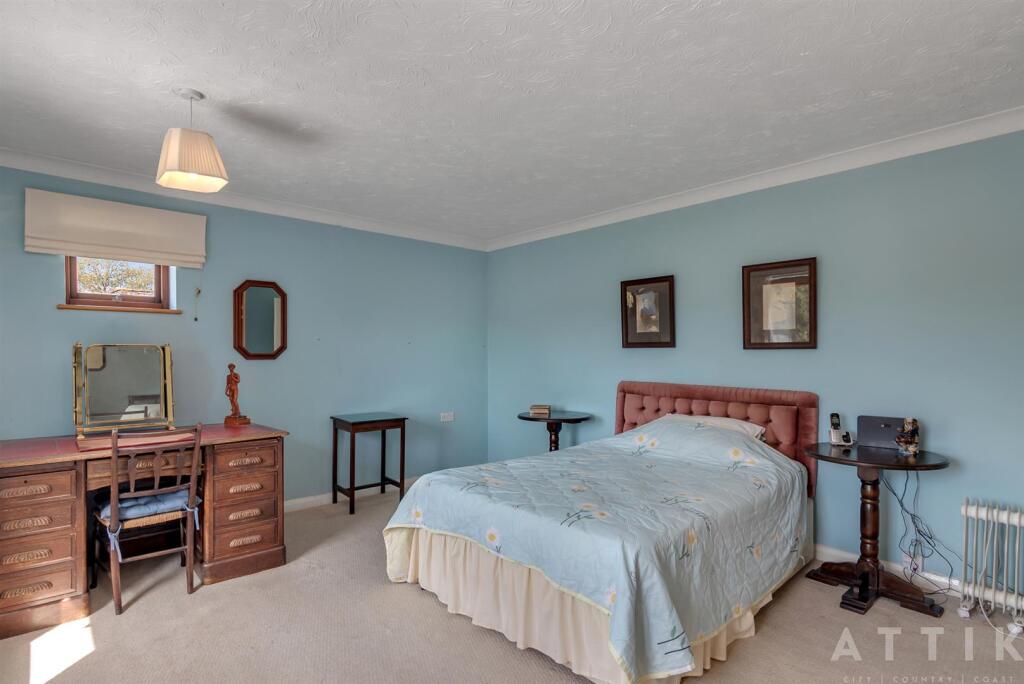 57 Holton Road Halesworth IP19 8HQ (37).jpg