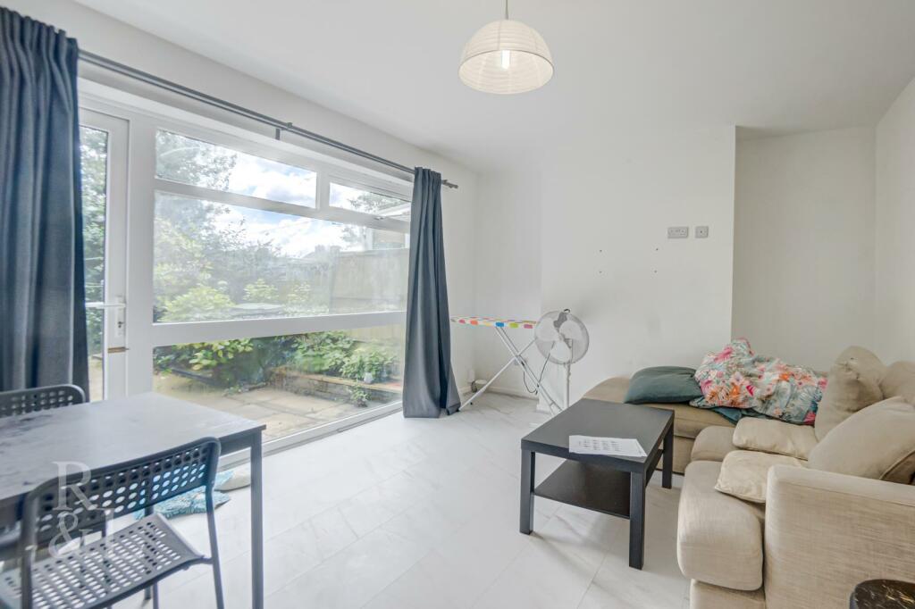 Cheam Gardens (7).jpg