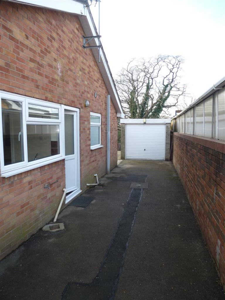 side driveway.JPG