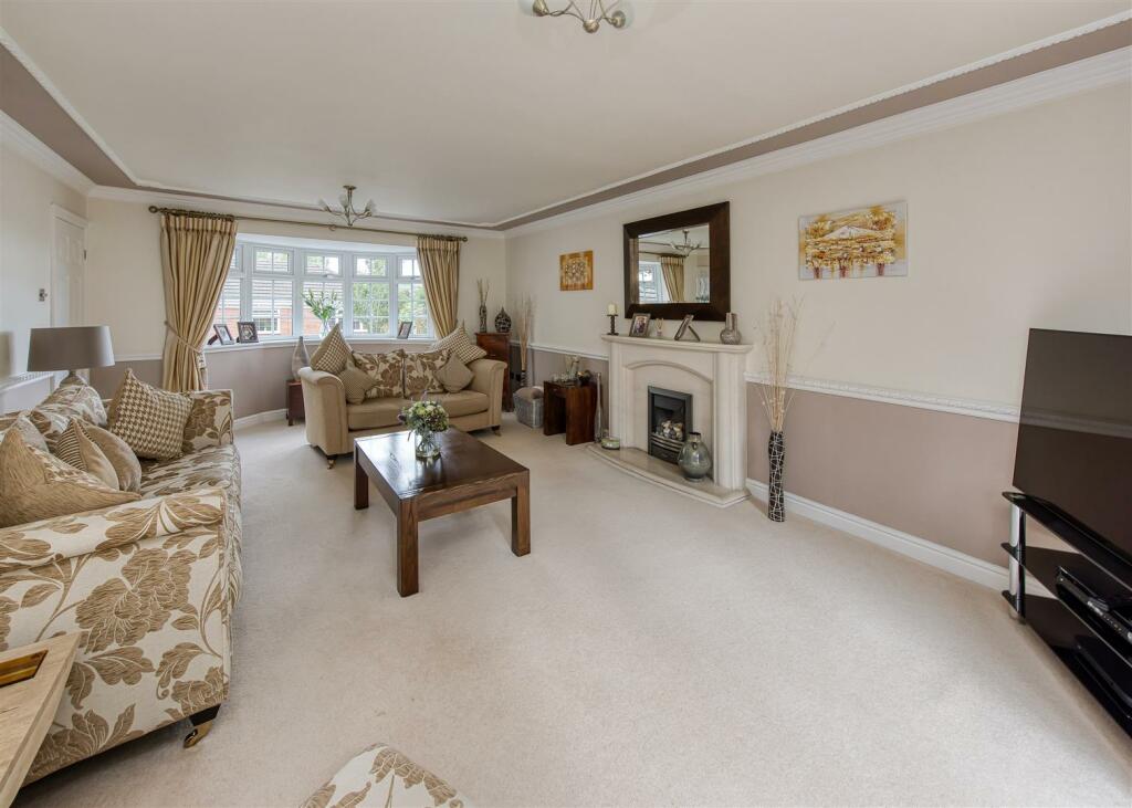 3 High Meadows-living2.jpg