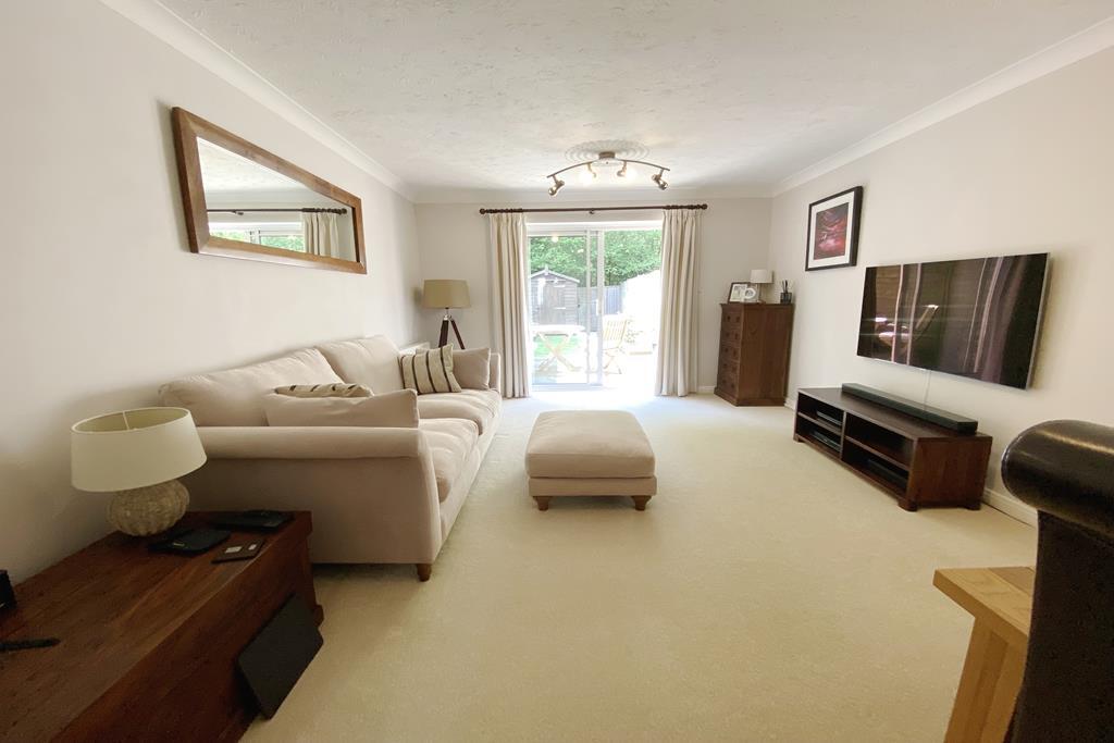 Lounge/Dining Rm