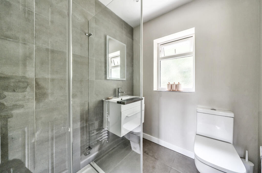 1296696-8-685a9aa...