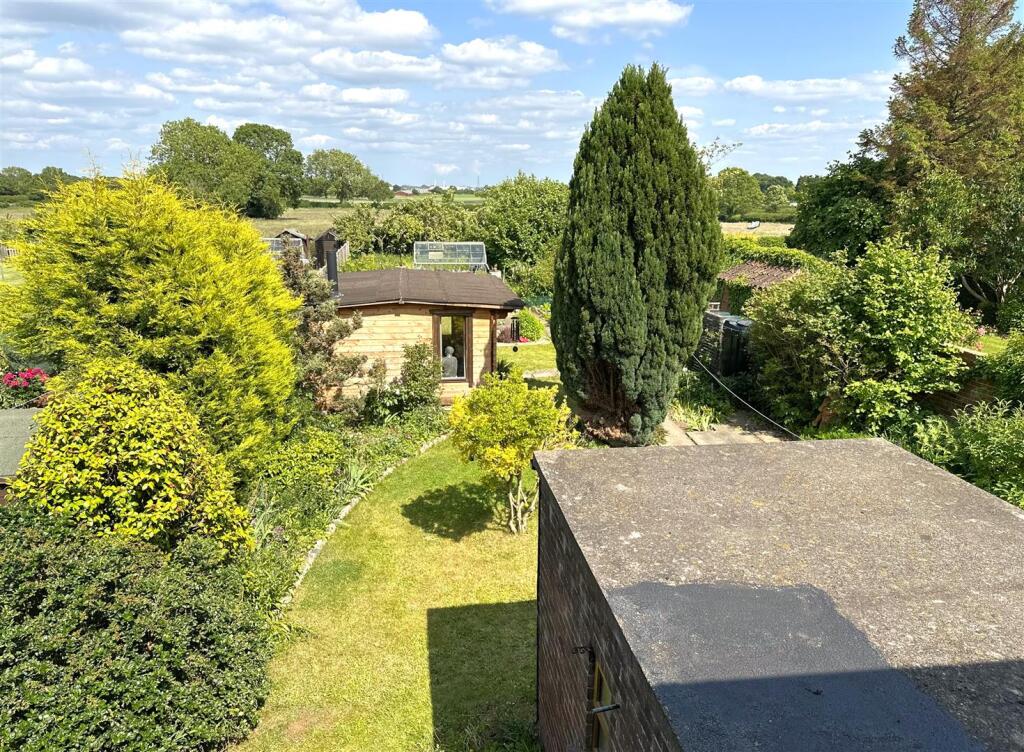 Idyllic Outlook Over Garden 956