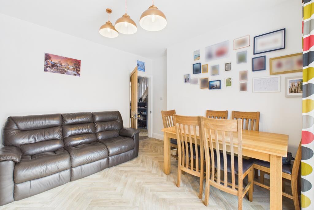 CAM03162G0-PR0344-STILL007