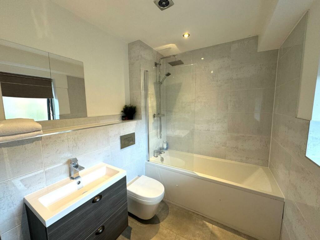 main bathroom.jpg