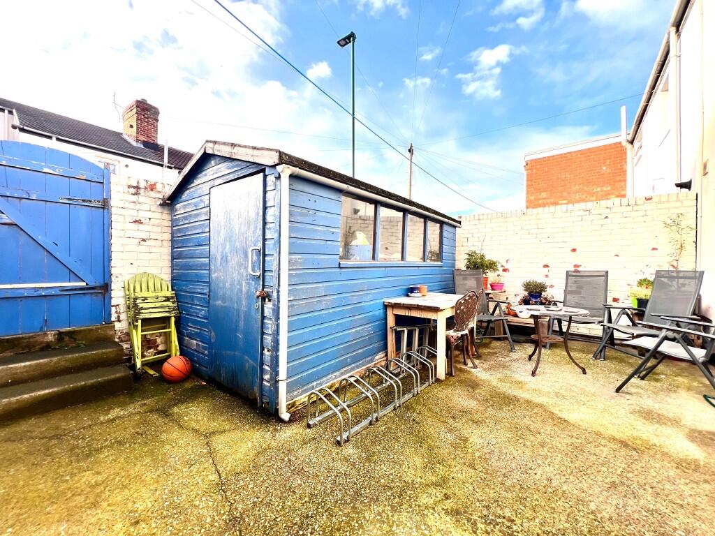 ENCLOSED REAR YARD