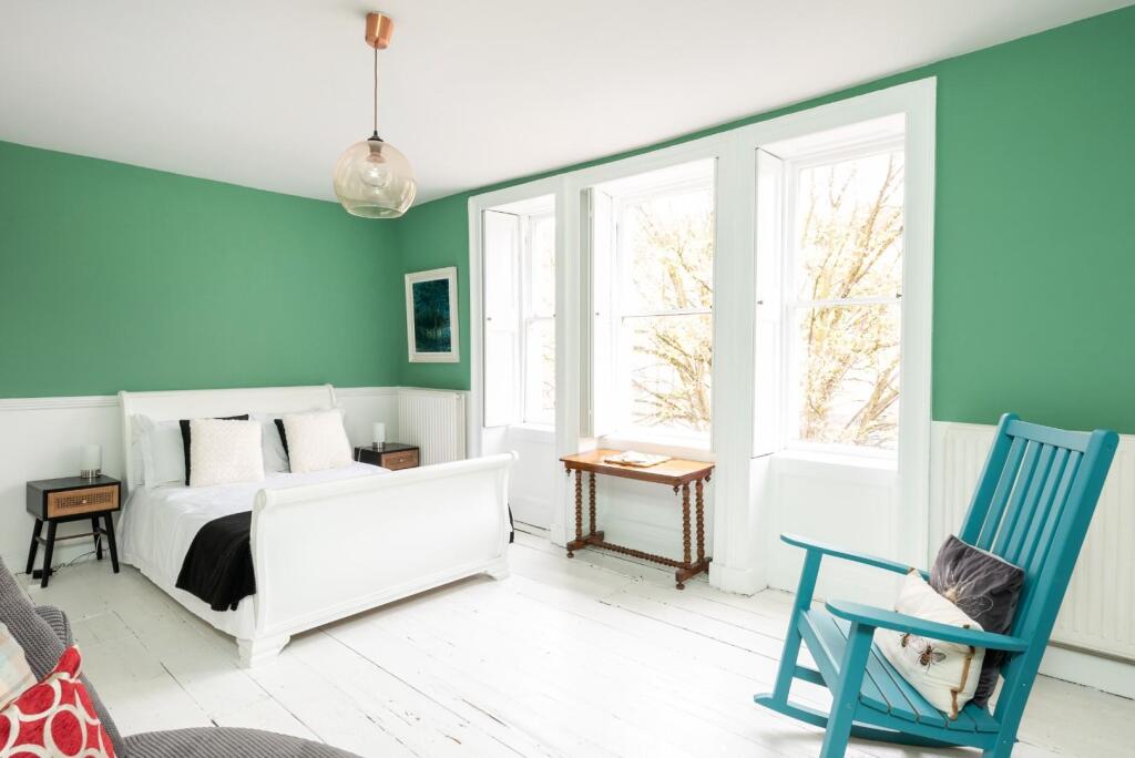 Flat 2, 6 Kensington Place, Bath, BA1 6AW-9.jpg