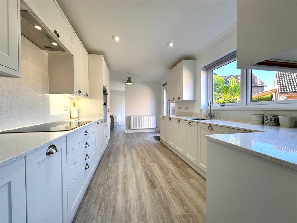 Attractive Modern Kitchen 211