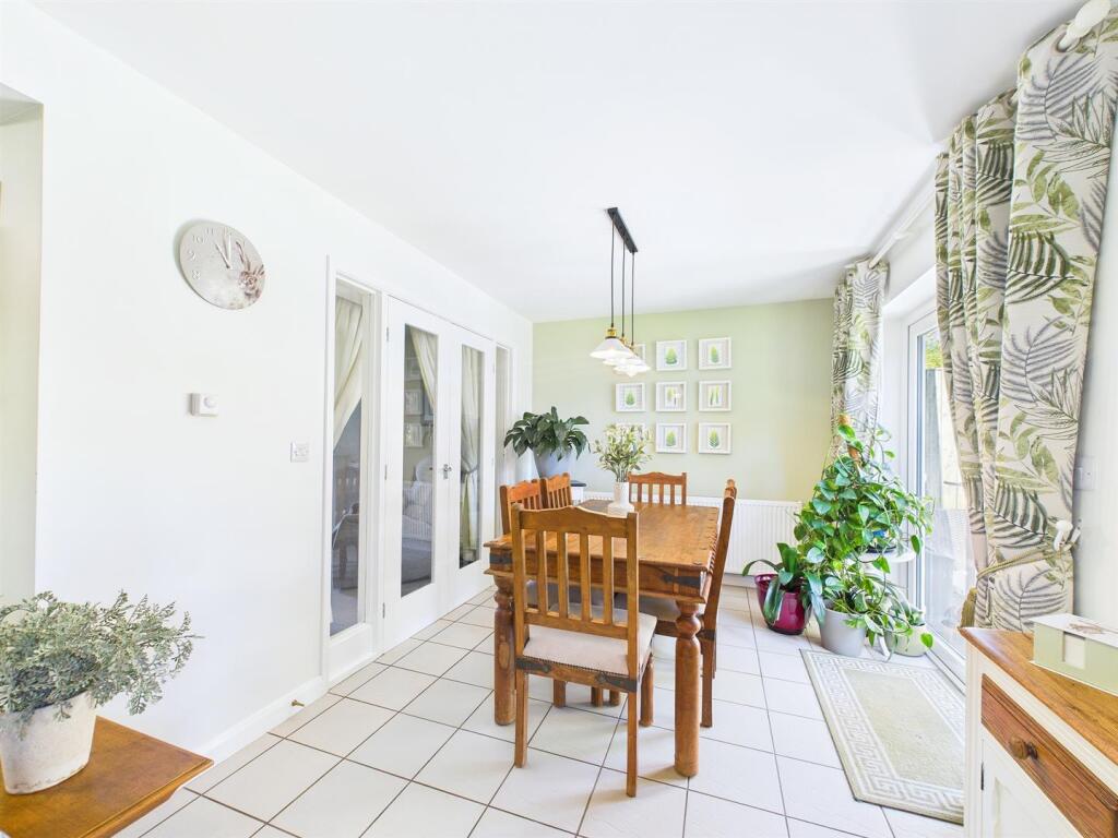 Open Plan Kitchen/Dining/Living Area