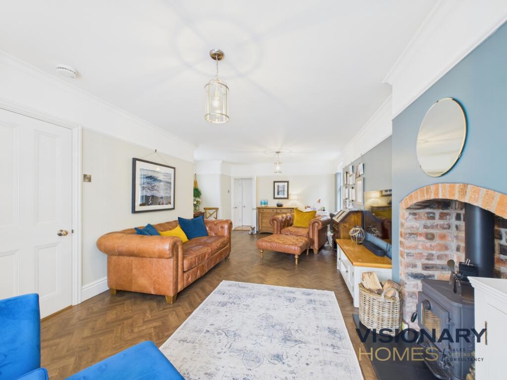 CAM03522G0-PR0220-STILL002