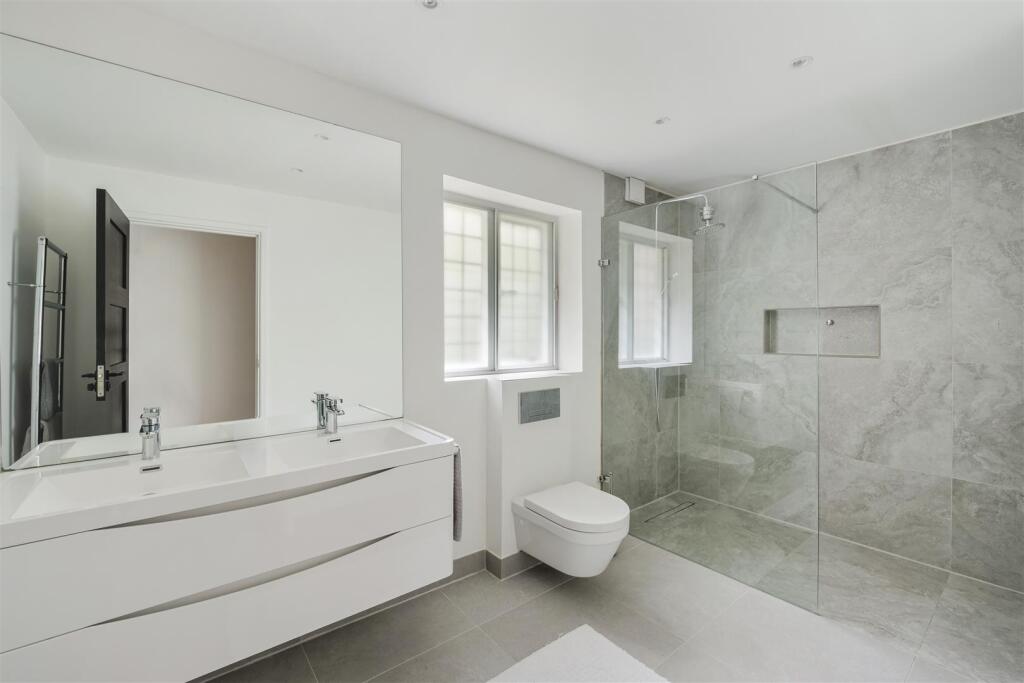 COLLEGE AVENUE (12).jpg