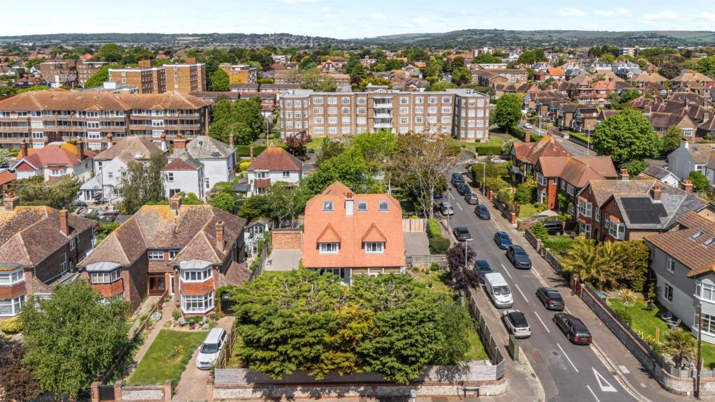 St Valerie Road, 19-029.jpg