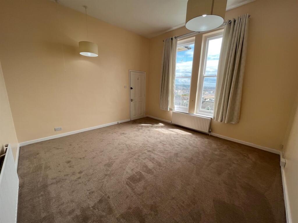 Bedroom 1 New (2).jpg