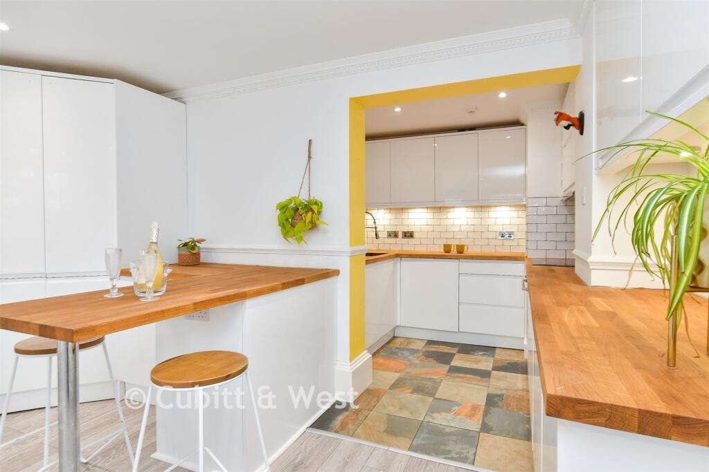 Kitchen/ Living Room