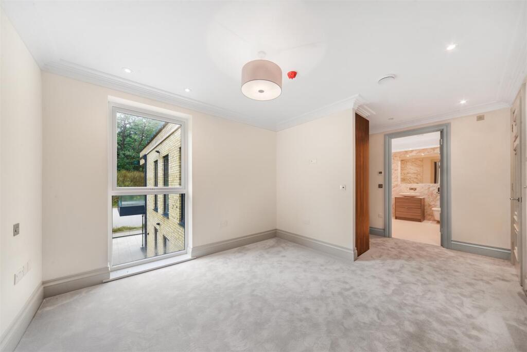 Master Bedroom .jpg