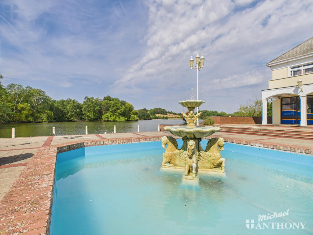 CAM03218G0-PR0739-STILL030