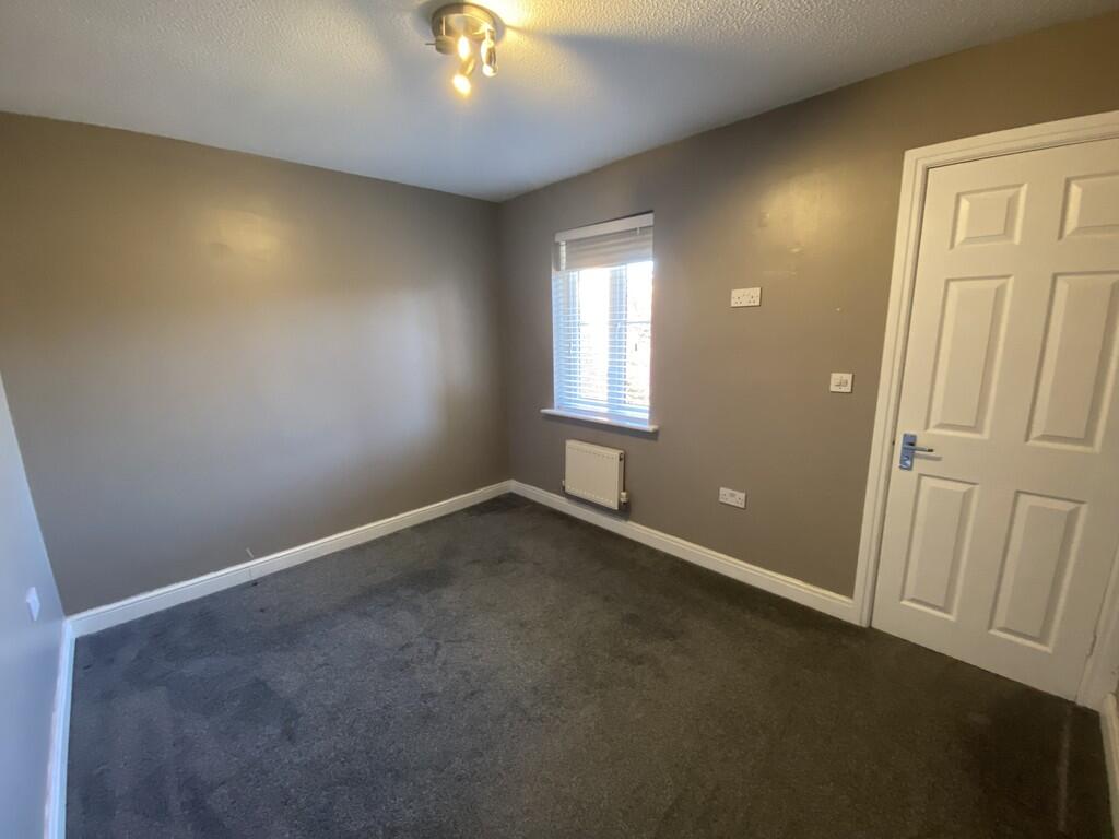Front bedroom 2