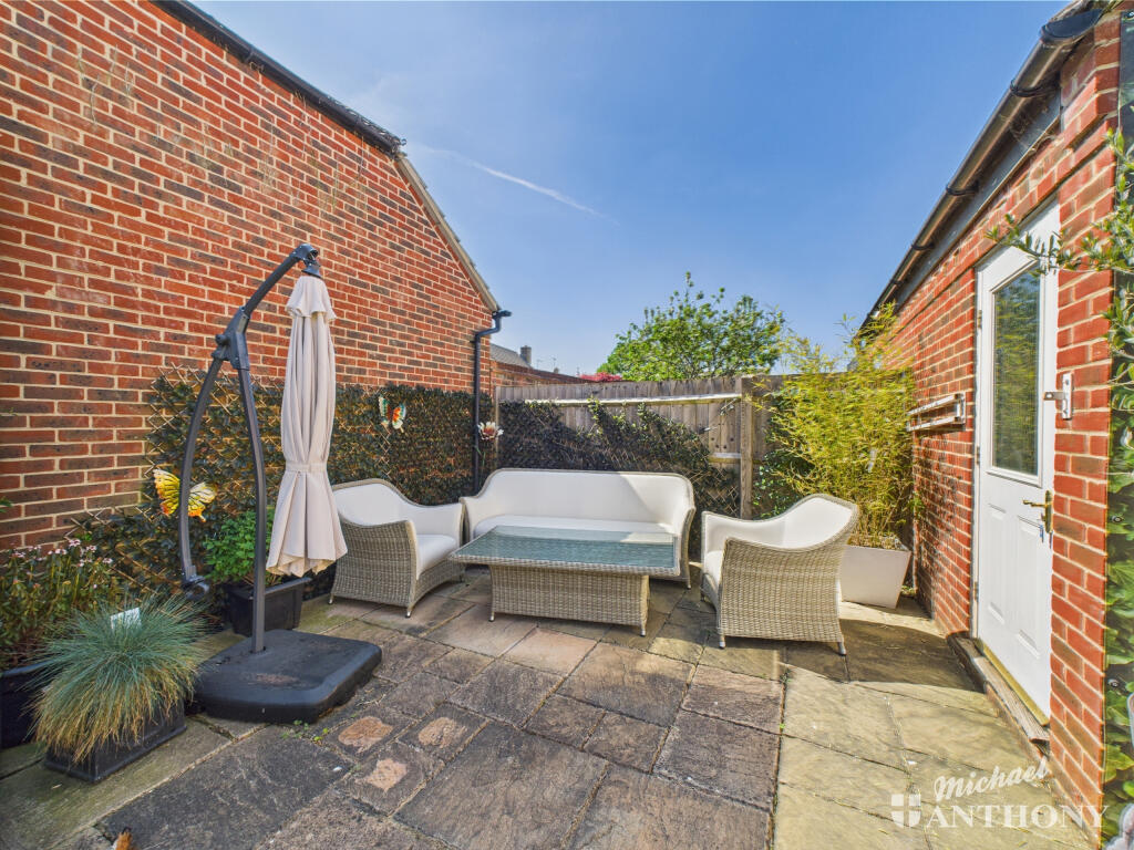 CAM03218G0-PR0626-STILL021