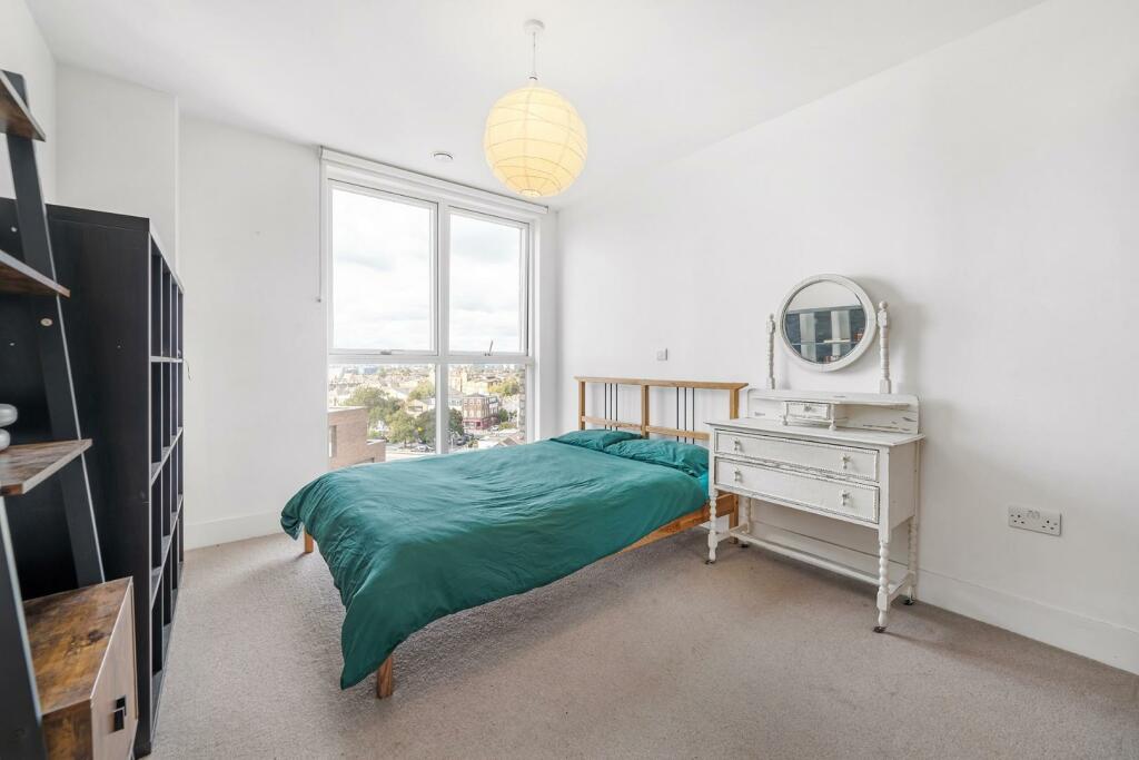 Bedroom (1).JPG