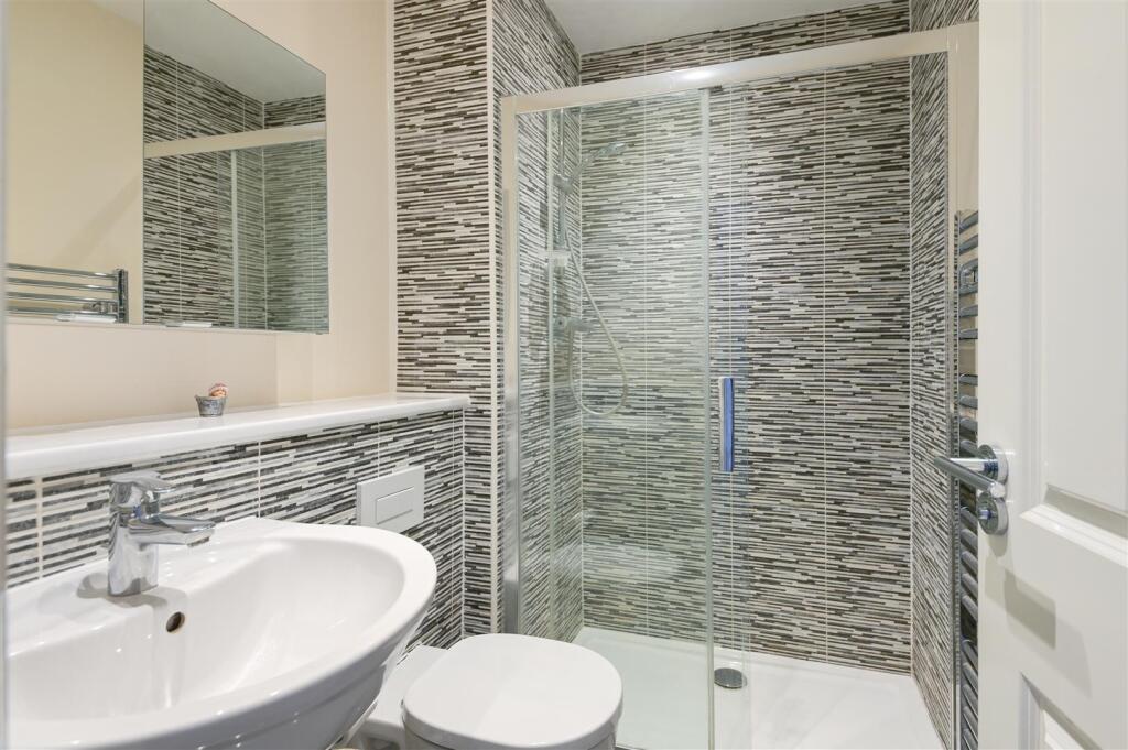 RONA MACLEAN CLOSE, (5).jpg