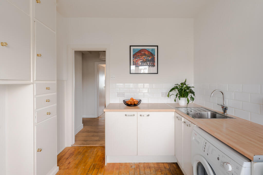 264698 - 56 Marine Court-21.jpg