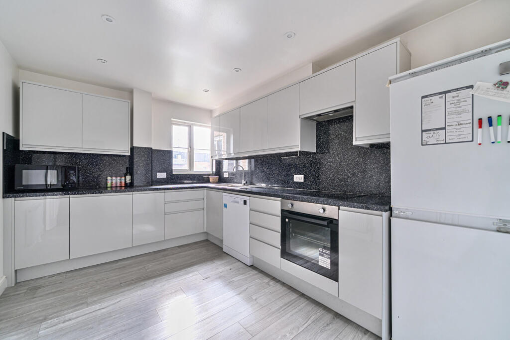 1332594-7-688b98e...