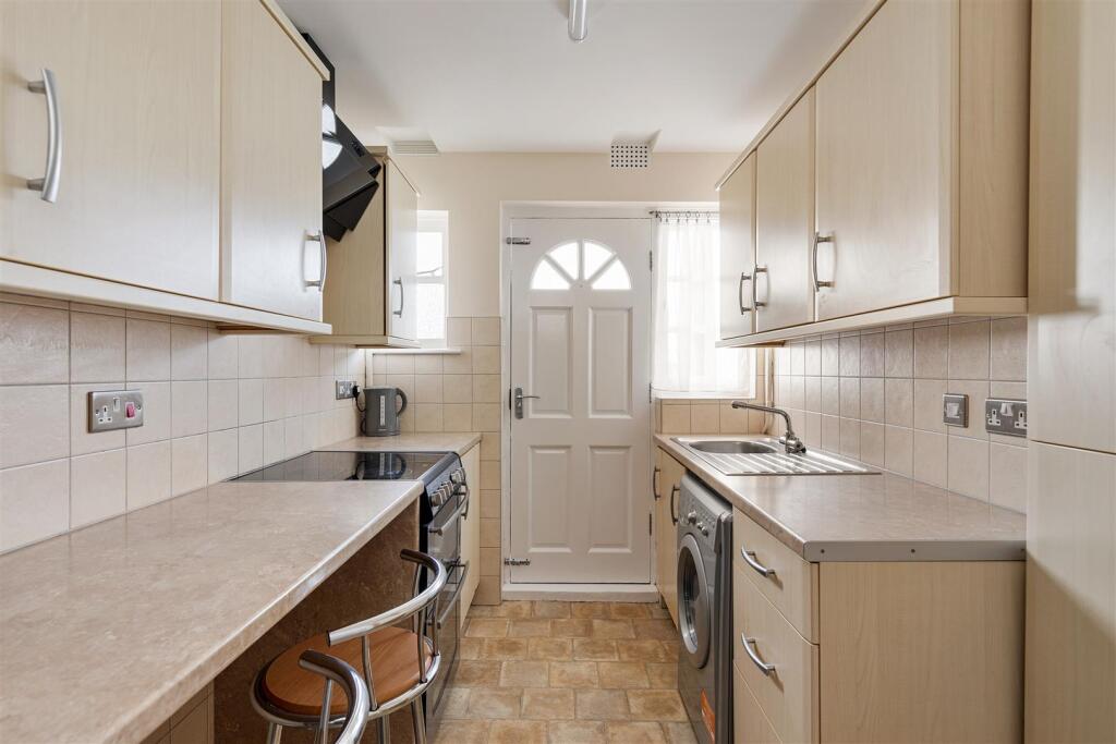 Bulwer Court Road E11