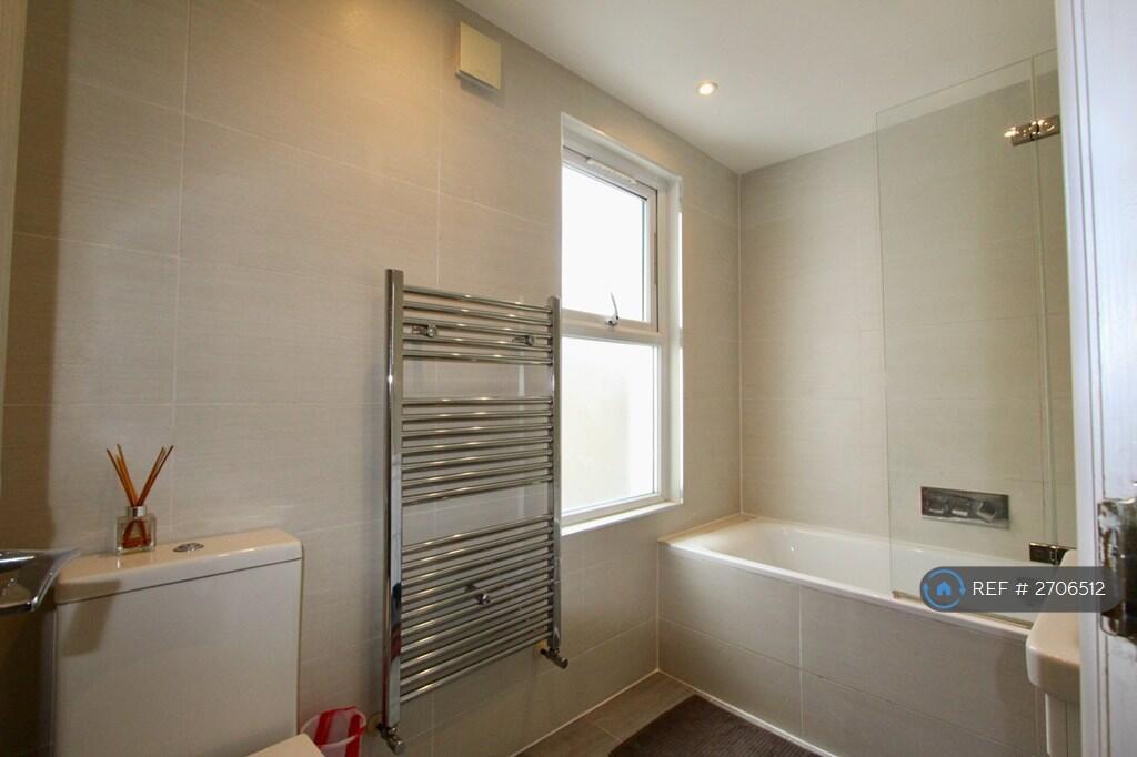 1/f Bathroom