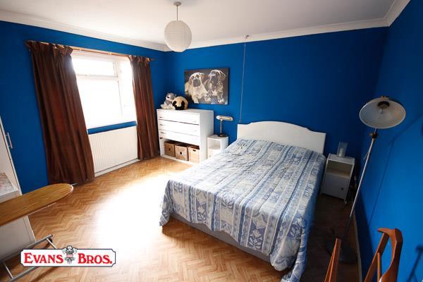 FRONT DOUBLE BEDROOM 1