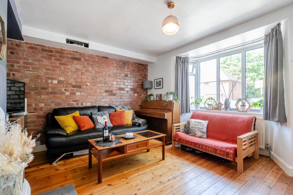 EweMove Sale Living Rm2