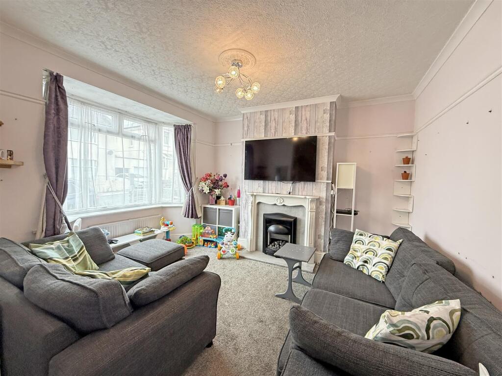 Cedarcroft Road 4 - Living Room.jpg