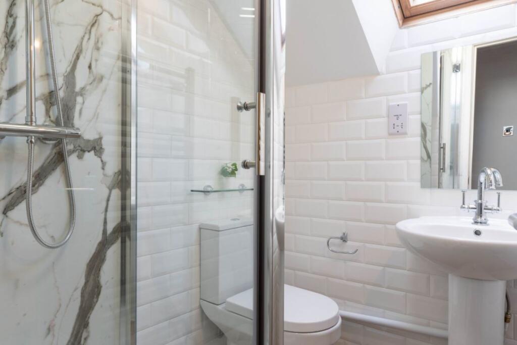 172DR - Bathroom