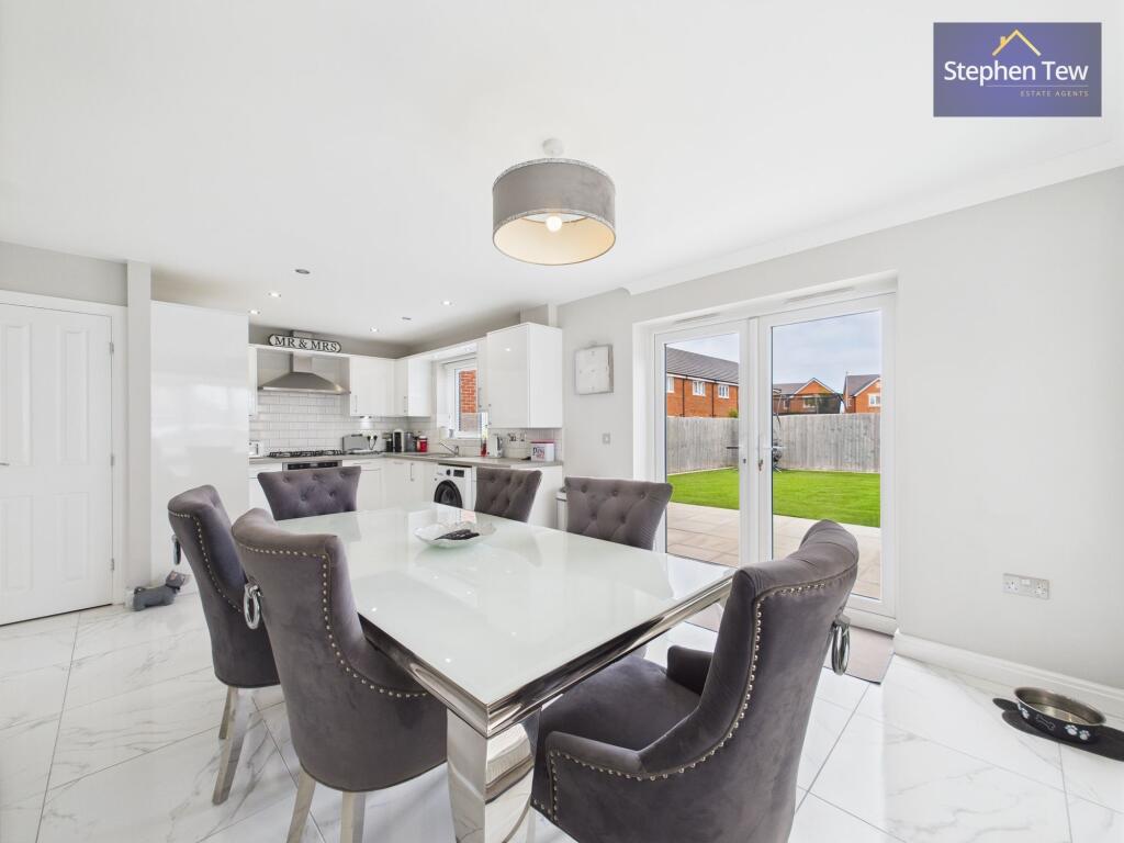 Kitchen/ Dining Room