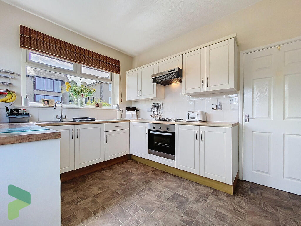 Fully Fitted Kitc...