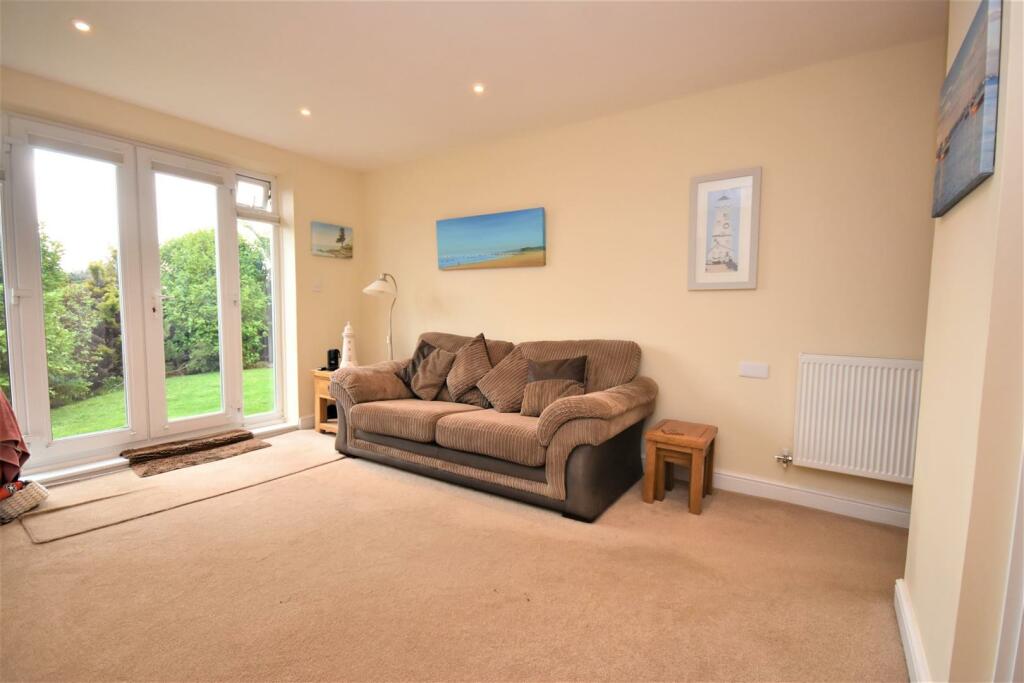 Annexe - Bed/Sitting Room..JPG