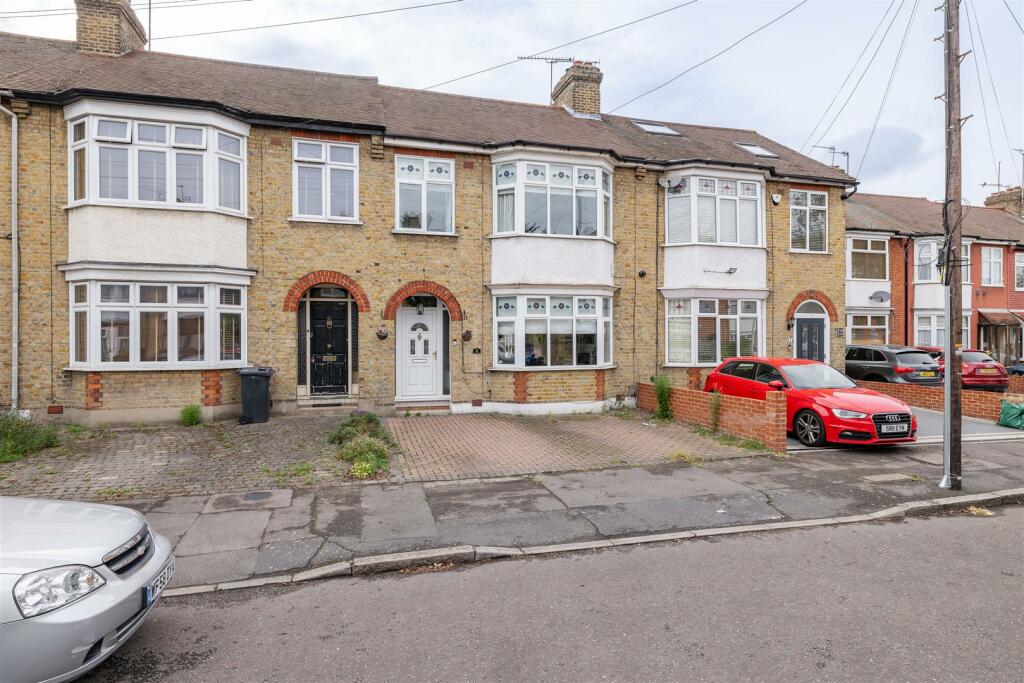 Thornwood Close, E18