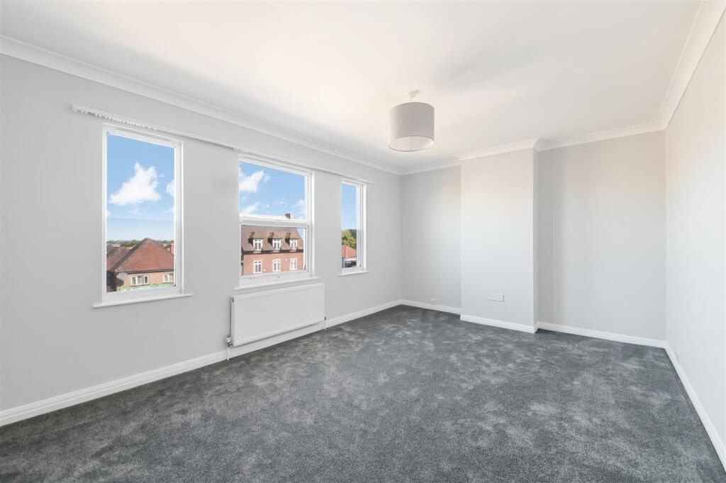 LONDON ROAD,520A-17.jpg