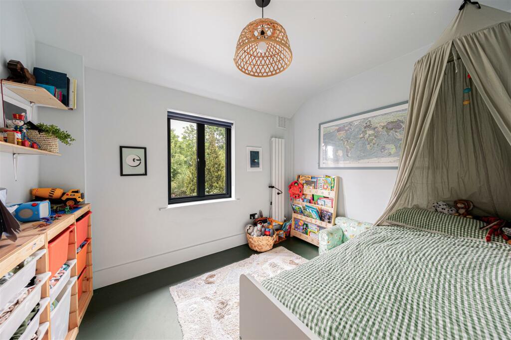 Penrhyn Avenue, E17